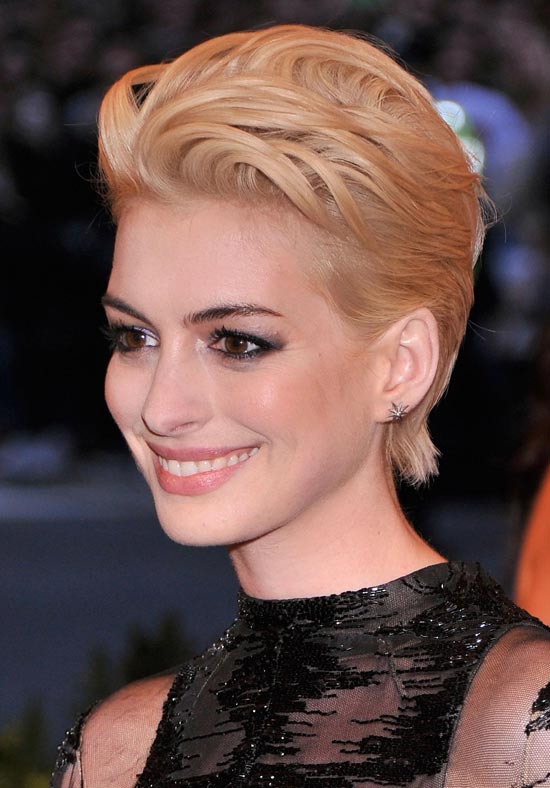 Anne Hathaway Blonde Punk Hairstyle Careforhair Co Uk