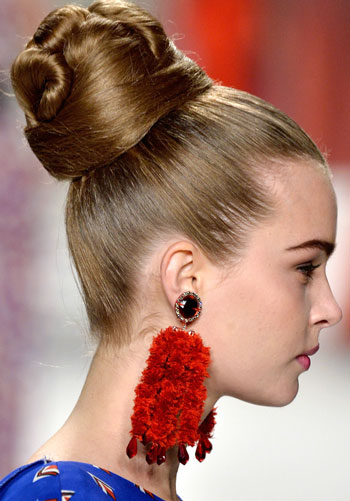 Carolina Herrera Large Bun 2014 Hairstyle Careforhair Co Uk