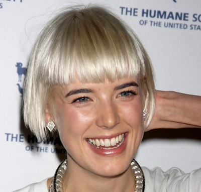 Agyness Deyn Short Straight Blonde Hair In Simple Bob Hairstyle