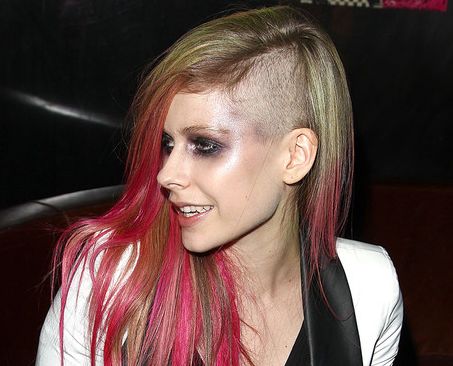 Avril Lavigne Long Blonde Straight Hair In Undercut Hairstyle
