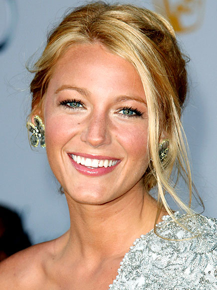 Blake Lively Long Blonde Hair In Simple Blonde Romantic Updo