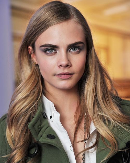 cara-delevingne-long-blonde-hair-with-pretty-coiled-curls - Careforhair