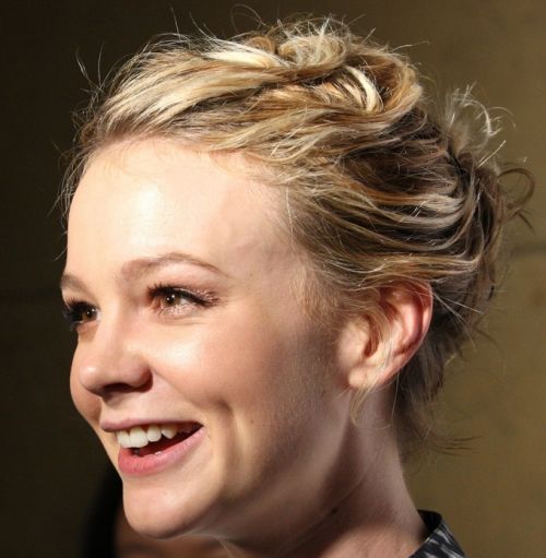 Carey Mulligan Short Blonde Hair In Messy Casual Updo