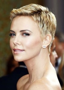 Although High-Maintenance, Charlize Theron’s Pixie Blonde Haircut Breathes Confidence