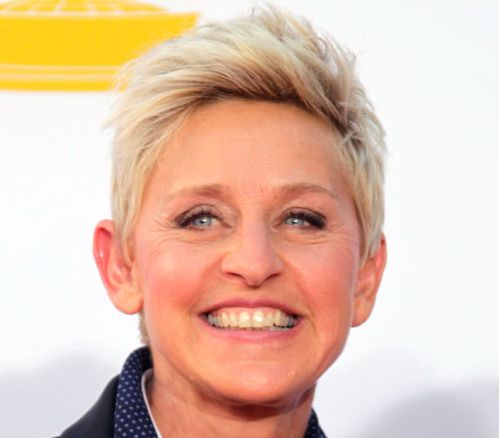 Ellen Degeneres Light Blonde Hair In Simple Short Mature Hairstyle