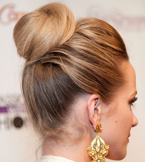 Hilary Duff Long Blonde Hair In Ballerina Bun Updo Careforhair