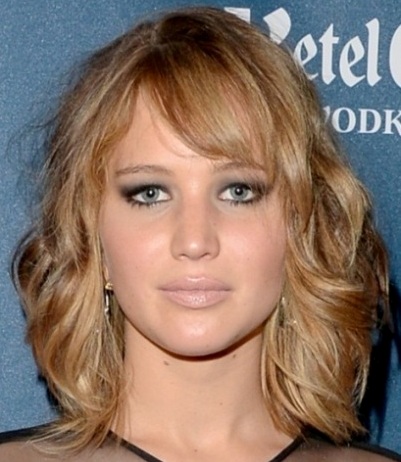 Jennifer Lawrence Medium Length Wavy Hairstyle With Sideswept
