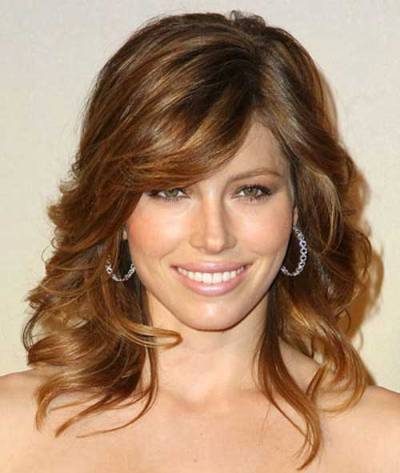 Jessica Biel Medium Length Brunette Curly Highlighted Hairstyle Careforhair Co Uk Careforhair Co Uk