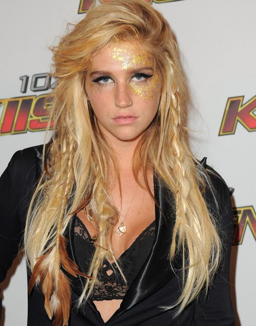 Kesha Long Blonde Hair In Messy Hairstyle With Braids