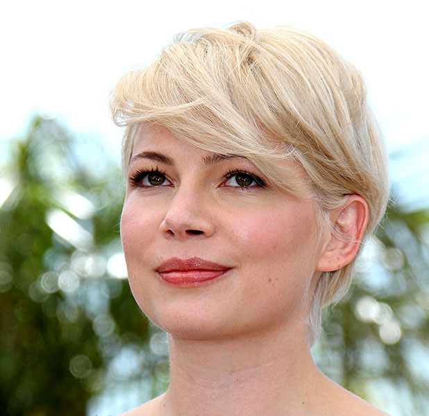 Short hairstyle with a long fringe for fine hair (Michelle Williams)