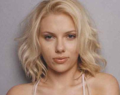 Scarlett Johansson Fine Blonde Hair In Medium Wavy Bob Hairstyle